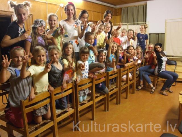 Folkloras kopa "Tarkšķi"